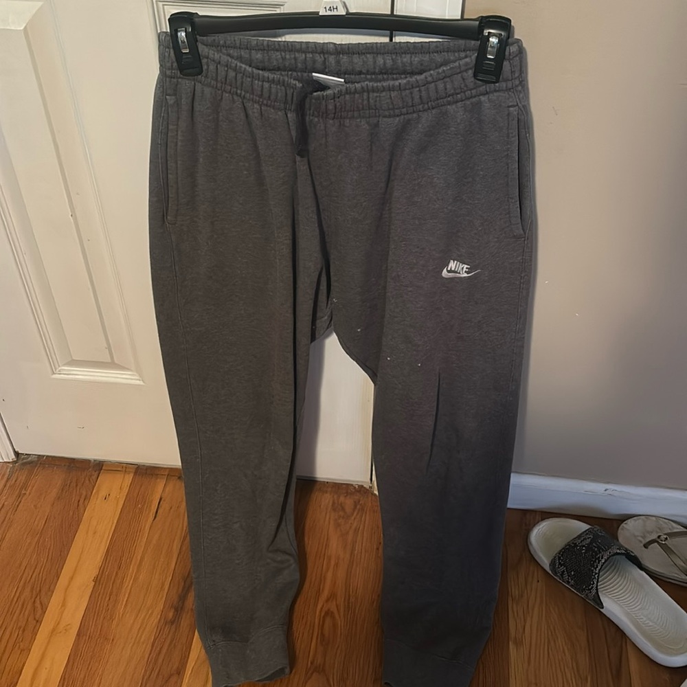 Dark grey mens nike joggers sweatpants with tie and backpocket